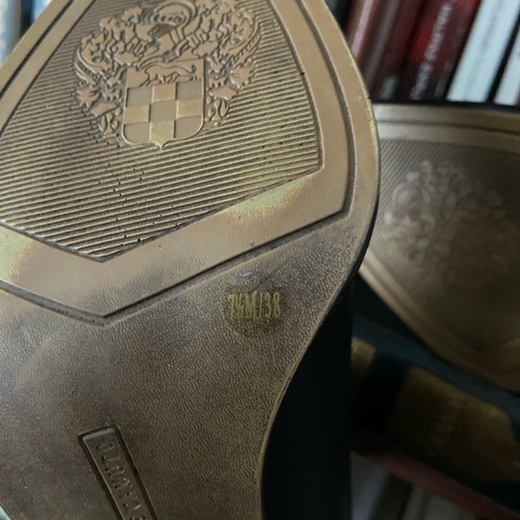 Vince Camuto 'Gigietta' Black Leather V-Cut Pointed Toe Boots Women's Size 7.5 - Picture 10 of 14